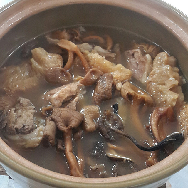 杂菌肉骨茶