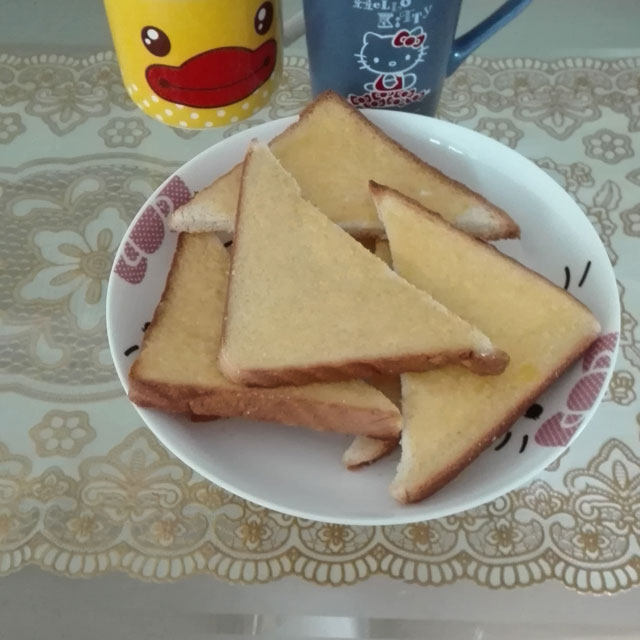 高逼格早餐～杏仁豆浆＋黄油烤包