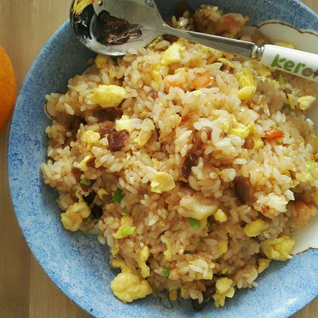 虾仁酱油炒饭