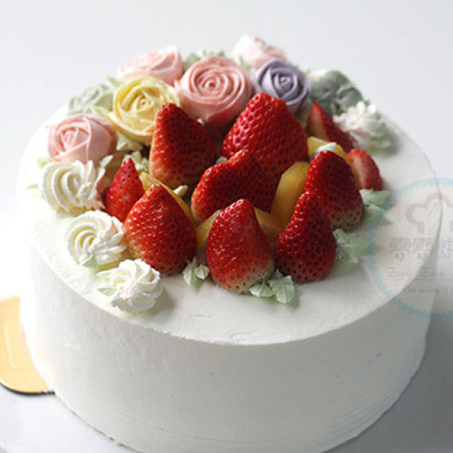 草莓水果奶油裱花蛋糕