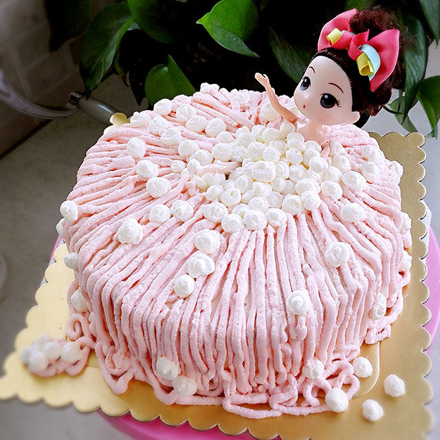 超简单芭比娃娃生日蛋糕（不要太美哦）