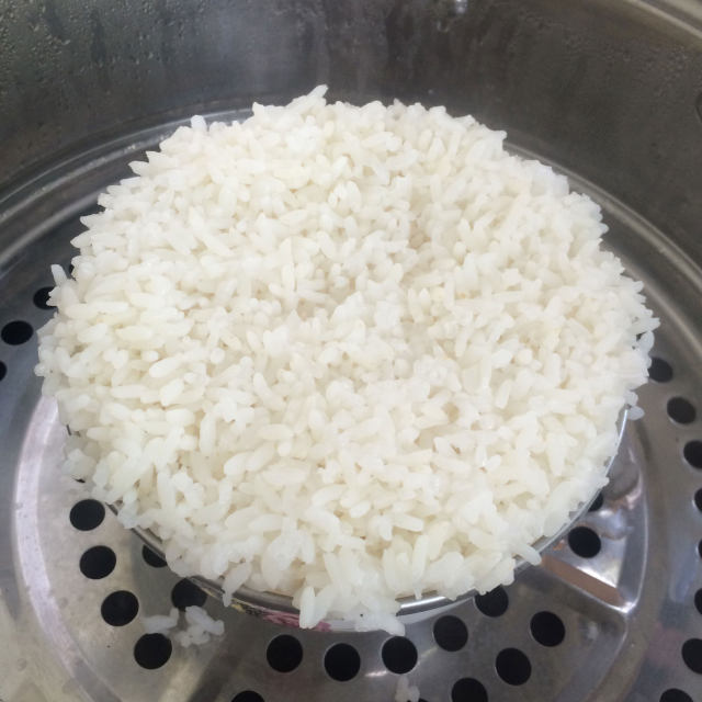 隔水蒸米饭