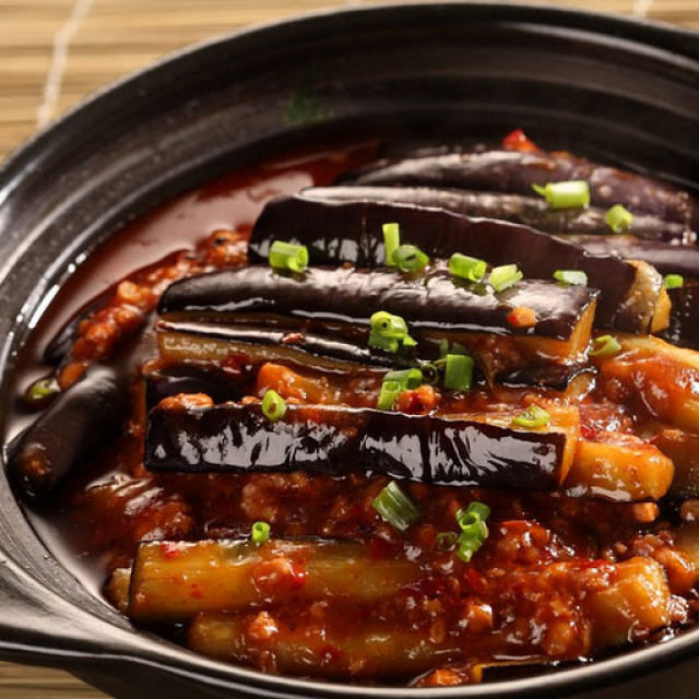 肉末茄子煲——教你茄子吸油少的秘诀，砂锅煲越放越入味？