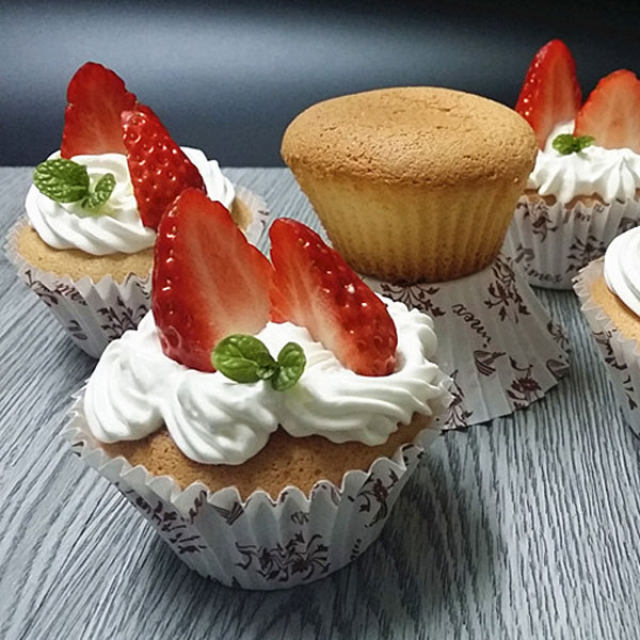 奶油草莓小蛋糕