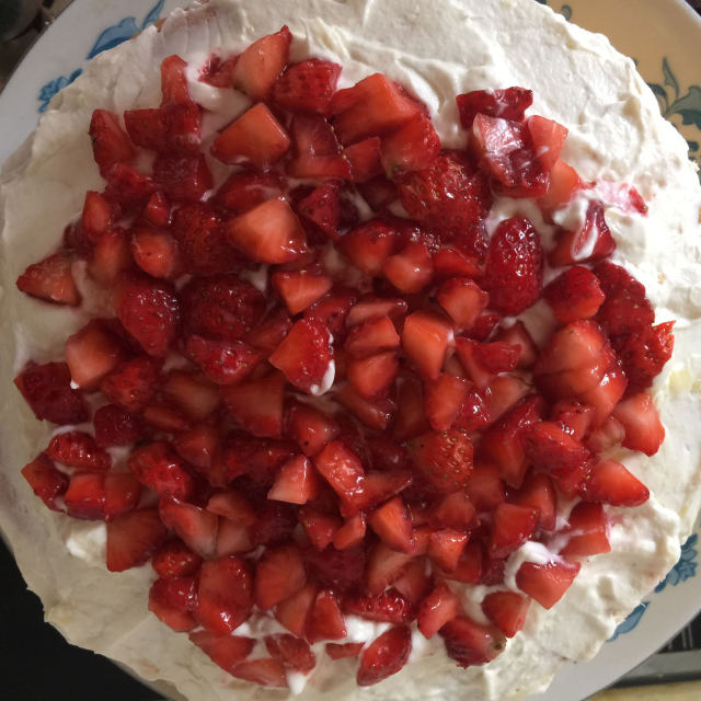 八寸草莓榴莲裸蛋糕