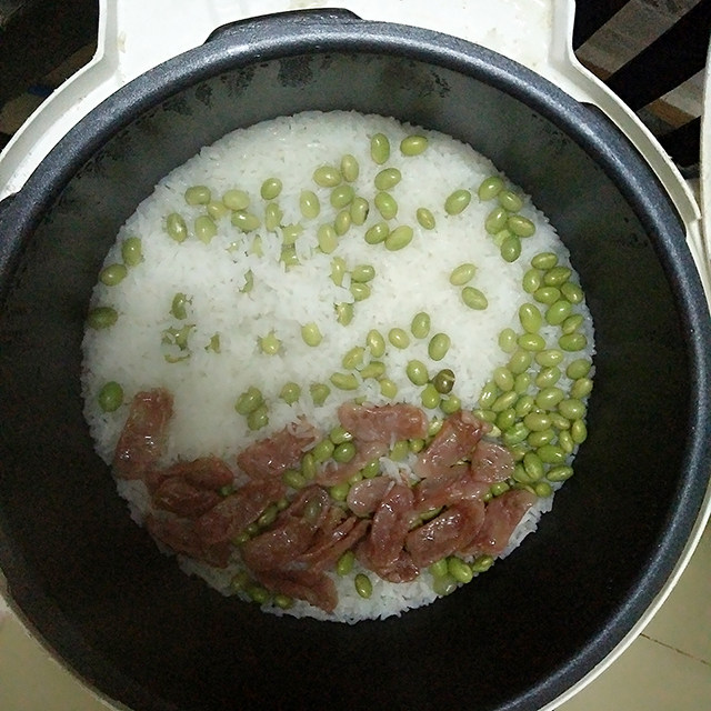 腊肠青豆饭