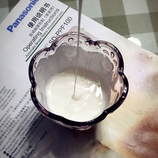 精湛拉丝的里海酸奶
