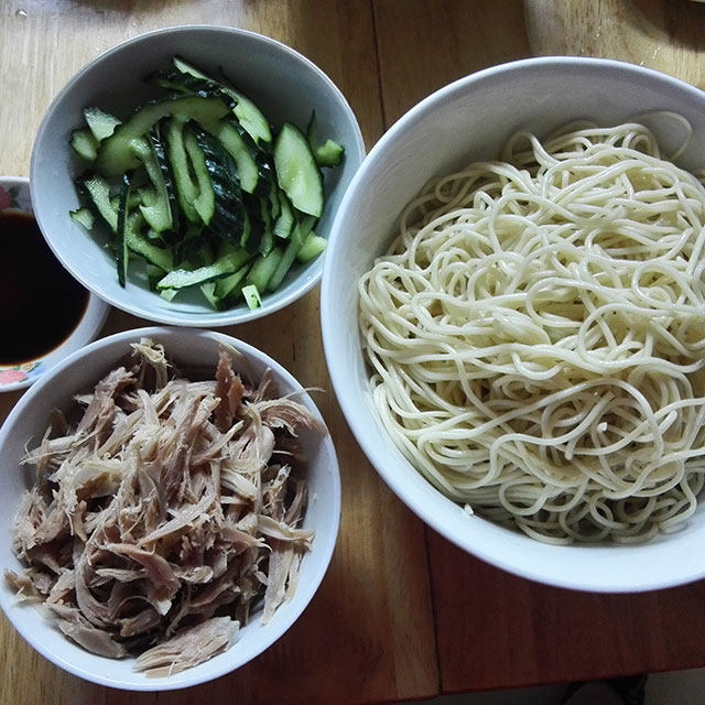 鸡丝凉拌面