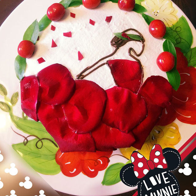 浪漫红裙蛋糕