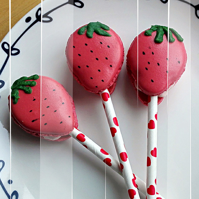草莓马卡龙棒棒糖