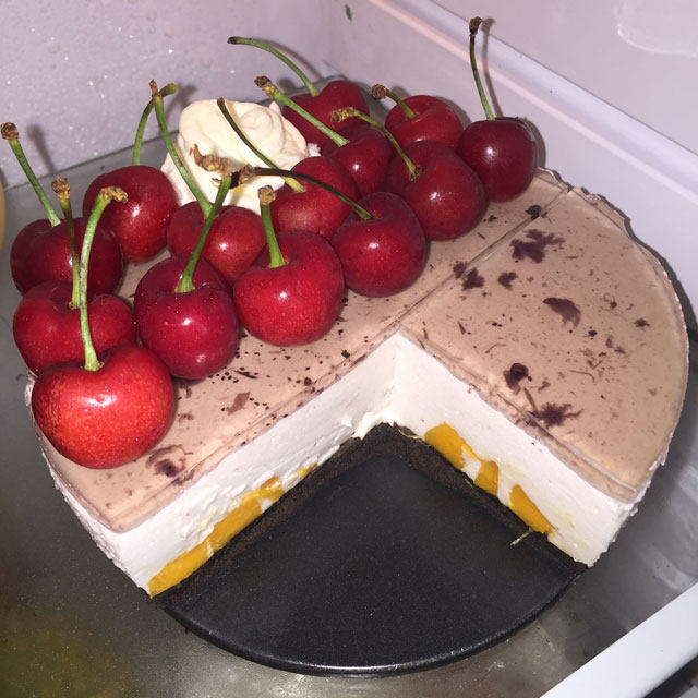芒果樱桃蓝莓酸奶蛋糕（免烤）