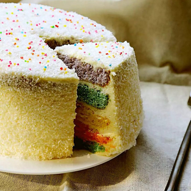 椰香彩虹蛋糕
