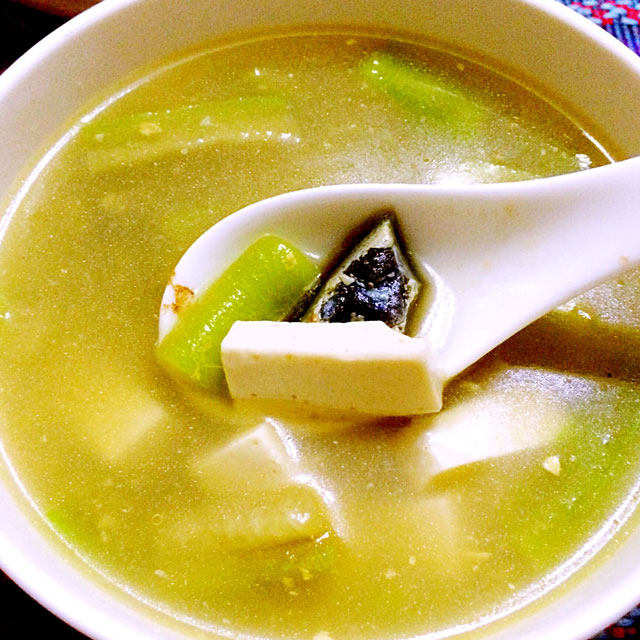 丝瓜皮蛋豆腐汤