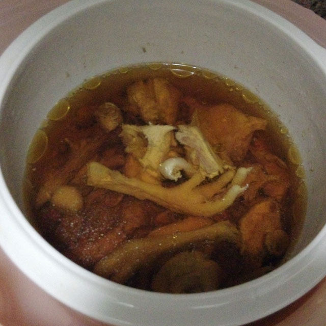 松茸菇土鸡汤