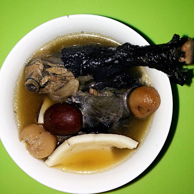 老椰子炖竹丝鸡（乌鸡）汤