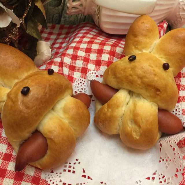 萌兔香肠面包