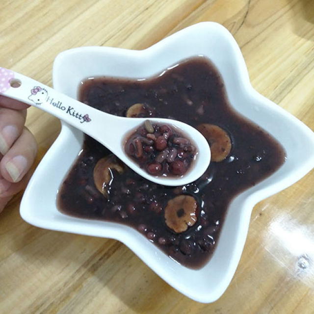 红豆黑米薏仁粥（美容养颜排毒粥）