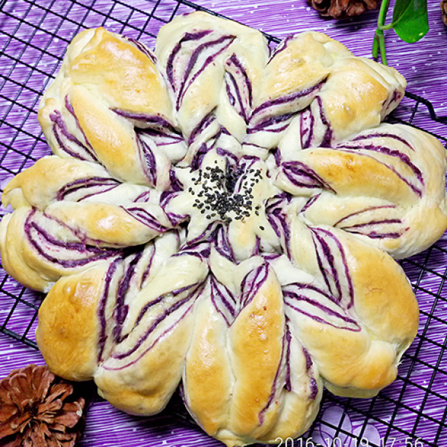 紫薯大开花造型面包