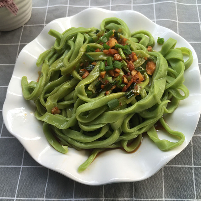 葱油拌菠菜面