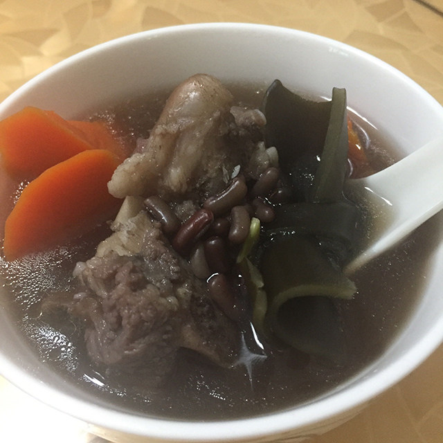 黑豆海带节煲猪骨汤