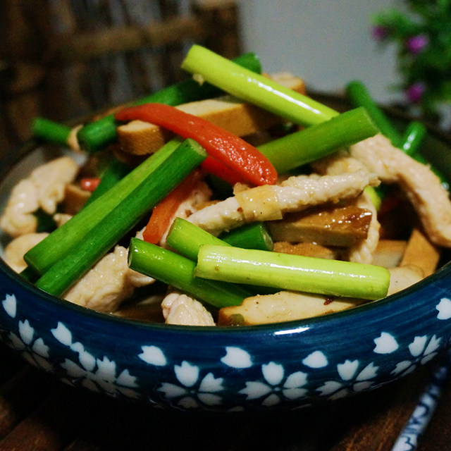 鸡丝蒜薹炒豆干