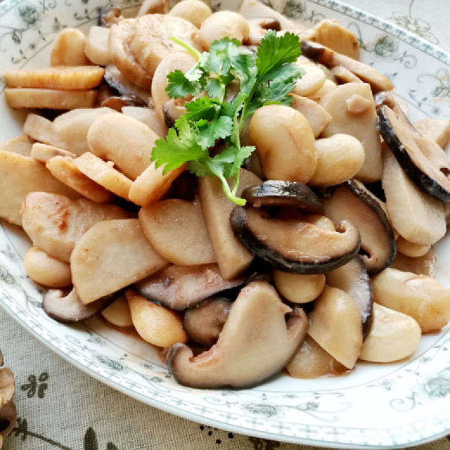 香菇芋头烩芸豆