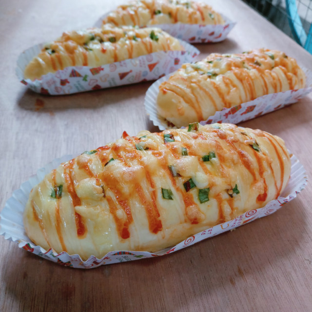 #第四届烘焙大赛暨是爱吃节#肉松芝士沙拉面包