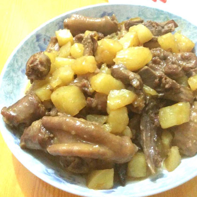 鸭肉炖土豆