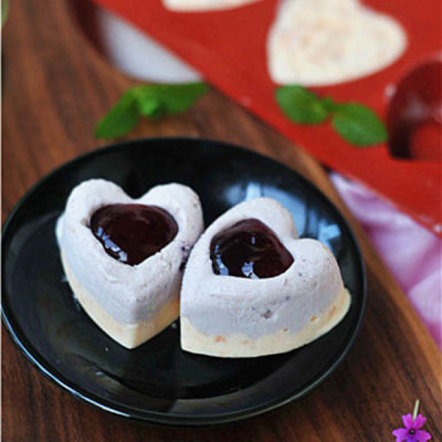 #第四届烘焙大赛暨是爱吃节#爱的滋味，就是这个酸甜——爱心蓝莓慕斯