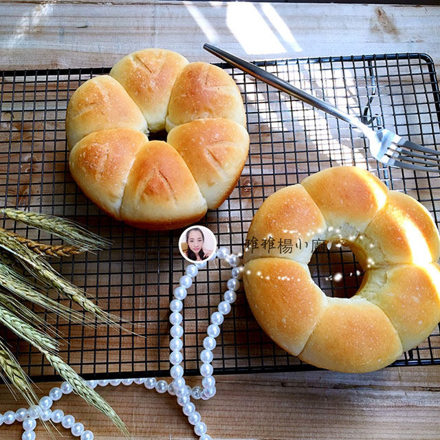 Meat floss garland bread