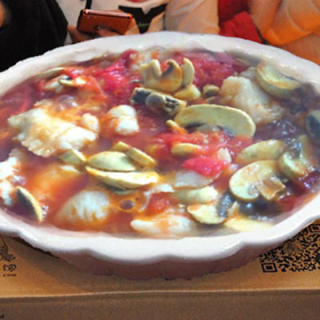番茄口蘑烩煮红福鱼