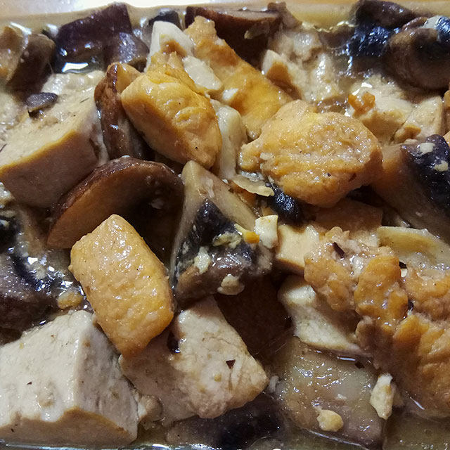 褐菇鸡胸肉烩嫩豆腐