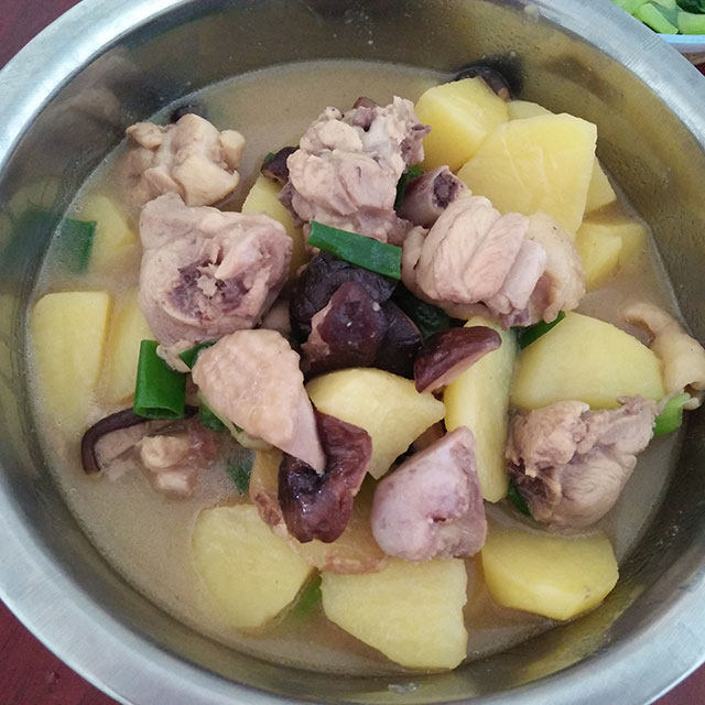 土豆烧鸡块