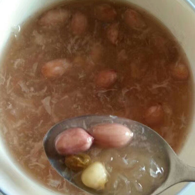银耳米粒甜汤