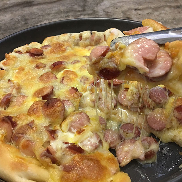 脆皮肠披萨