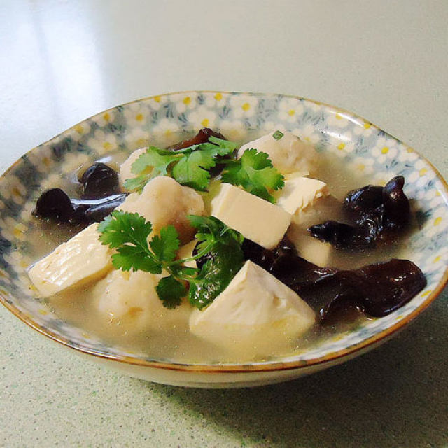 豆腐木耳鱼丸汤