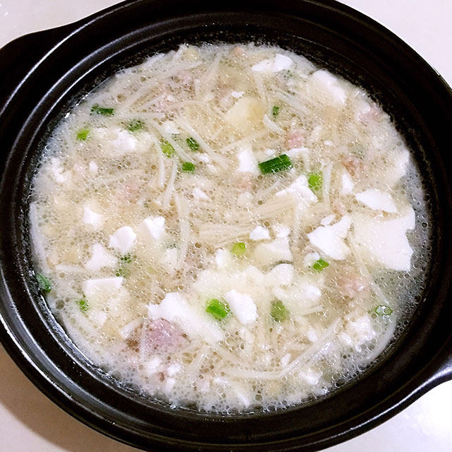 金针菇肉末豆腐汤