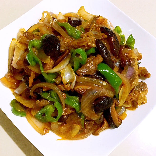 洋葱香菇炒肉丝