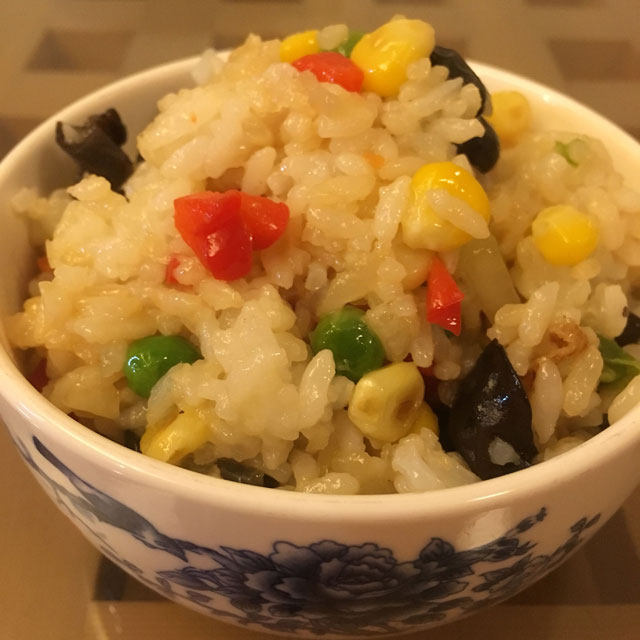 青豆玉米木耳炒饭