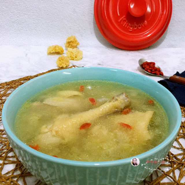 坤博砂锅--银耳鸡汤