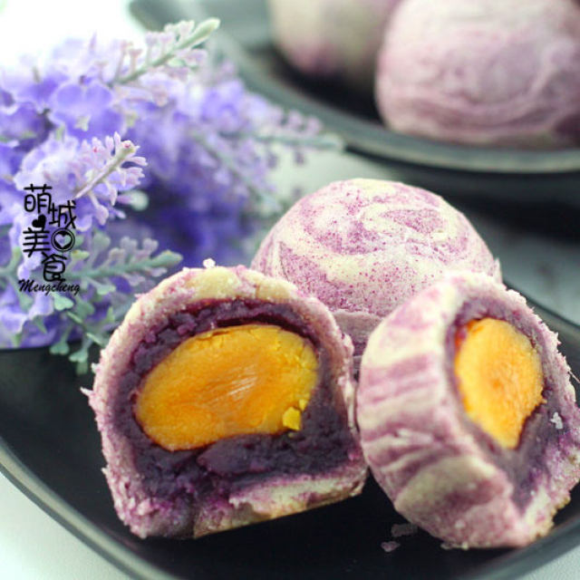 紫薯蛋黄酥