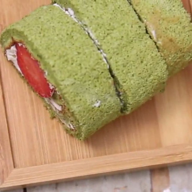 绿茶草莓蛋糕卷