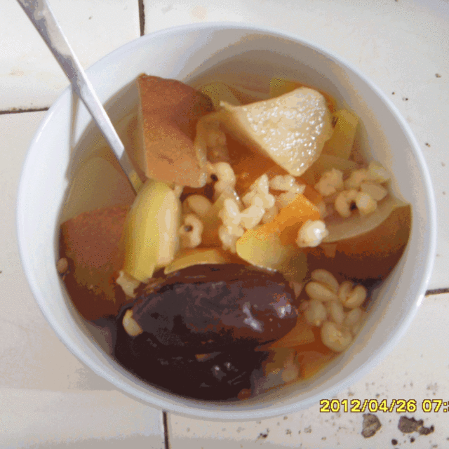 丰胸妙汤——木瓜雪梨红枣薏米粥