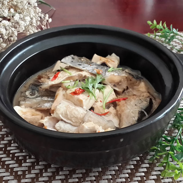 铁锅炖鱼头豆腐