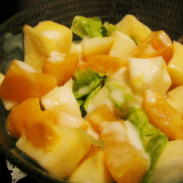 酸奶拌黄桃芒果雪梨苹果包生菜——清爽解腻消食又美味