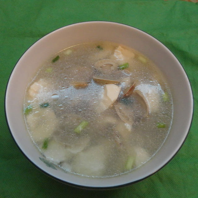 内酯豆腐花蛤汤