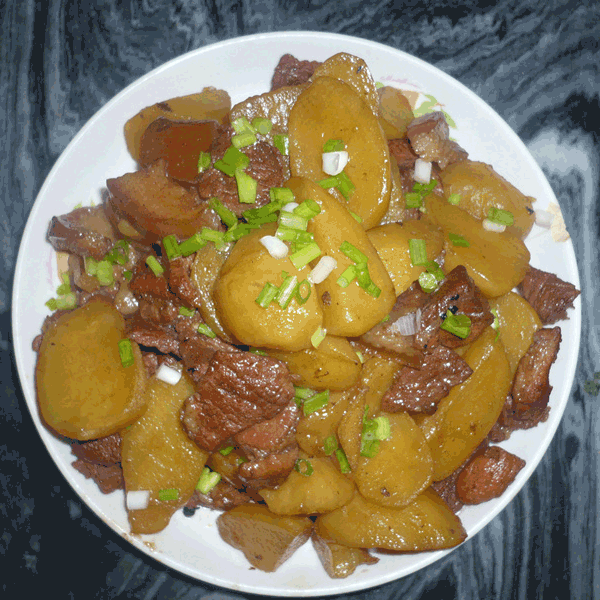 土豆焖肉