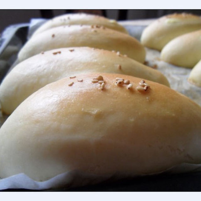 橄榄小面包豆沙花形面包热狗番茄酱面包