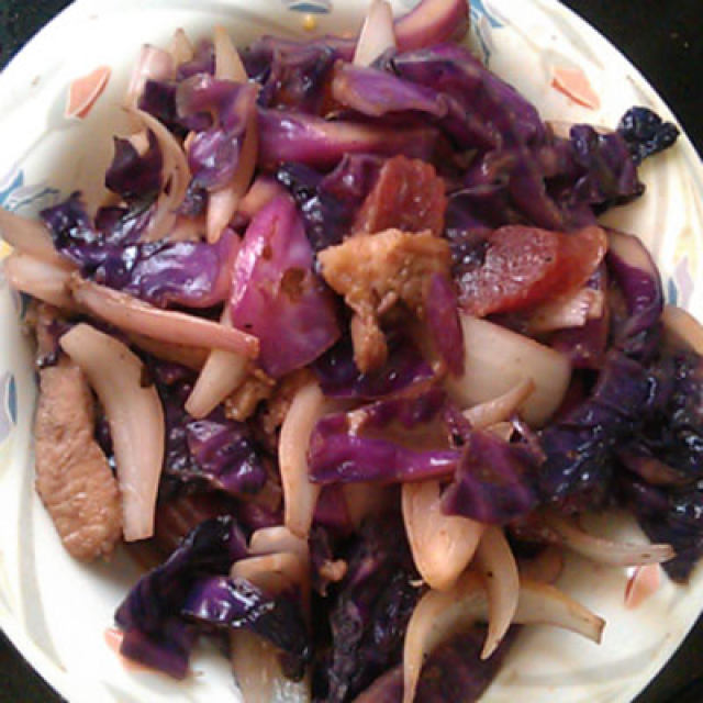 紫包菜洋葱小炒腊肠肉片