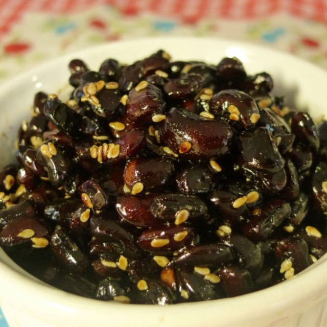 惊艳的开胃小吃—韩国煮黑豆